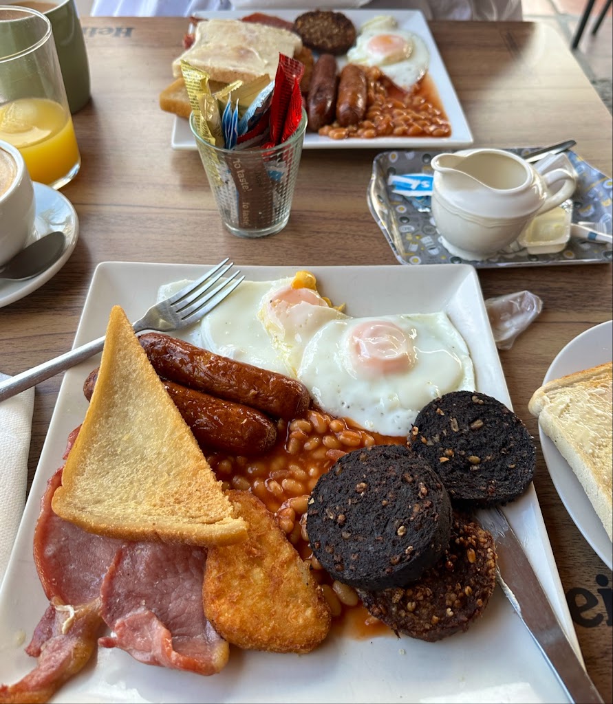 Fado Irish Bar and Grill — Comida y bebida