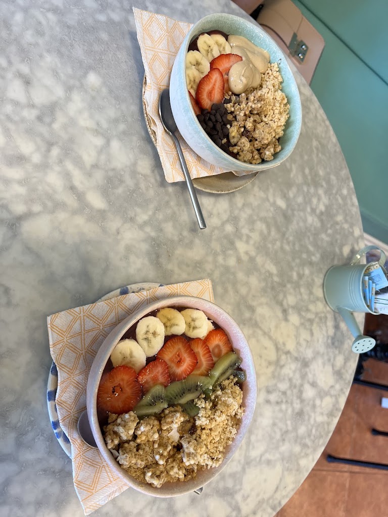 With Love — Comida y bebida