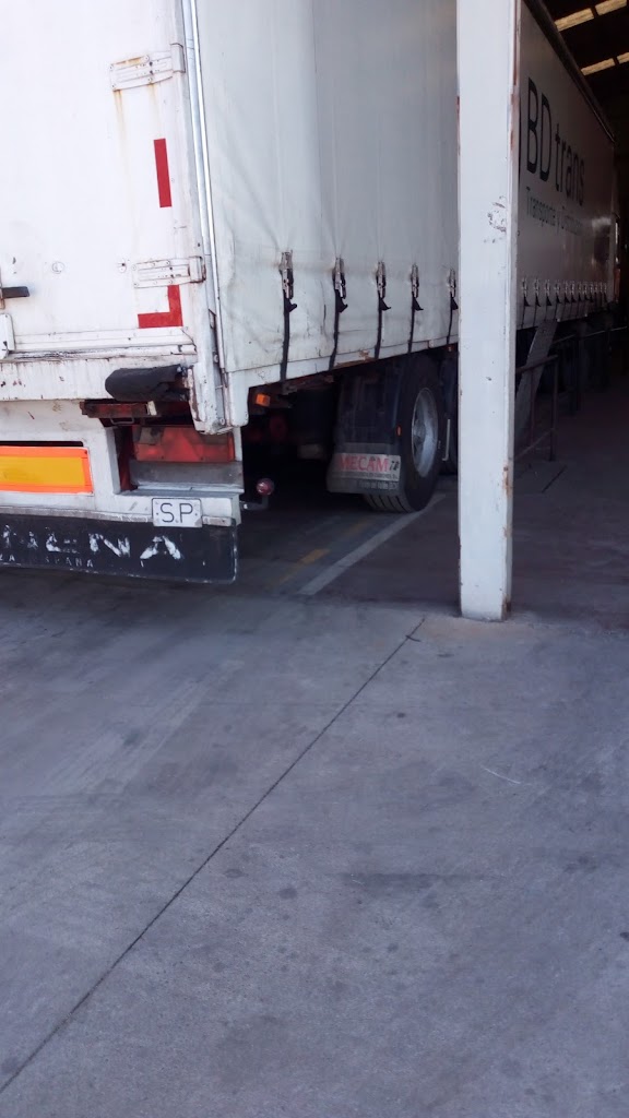 Taller Facility / Mecam. Reparaciones de camiones y semirremolques.