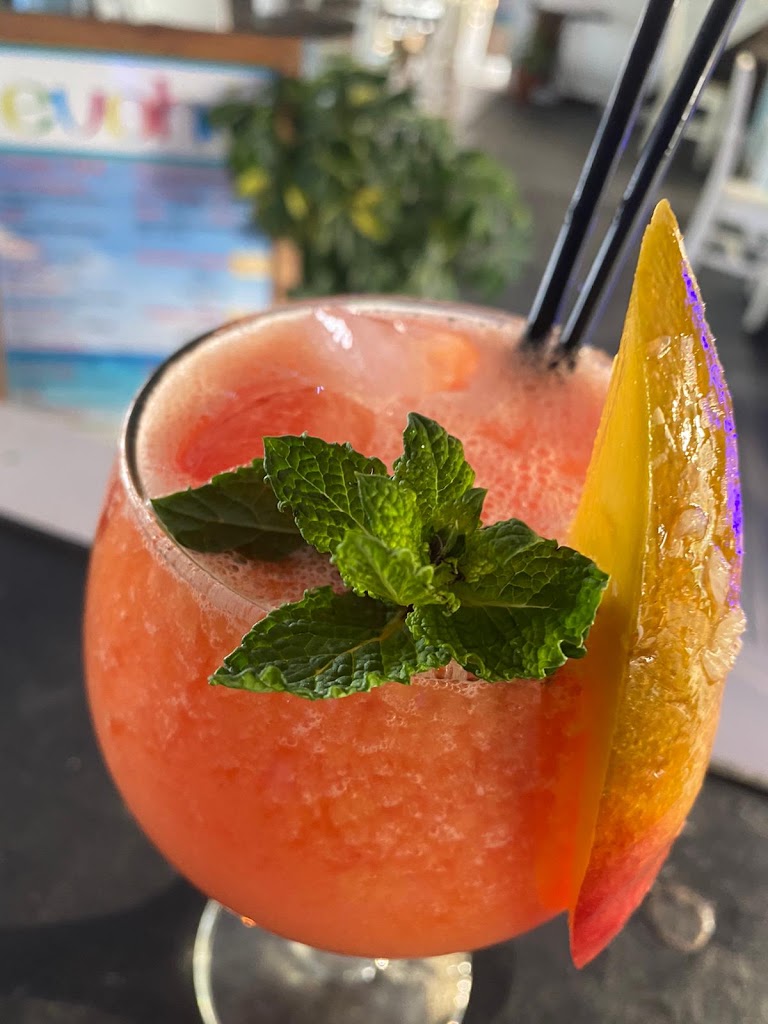 Evohe Lounge Bar — Comida y bebida