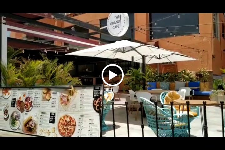 The Grand Cafe, Coffee & Burger — Ambiente