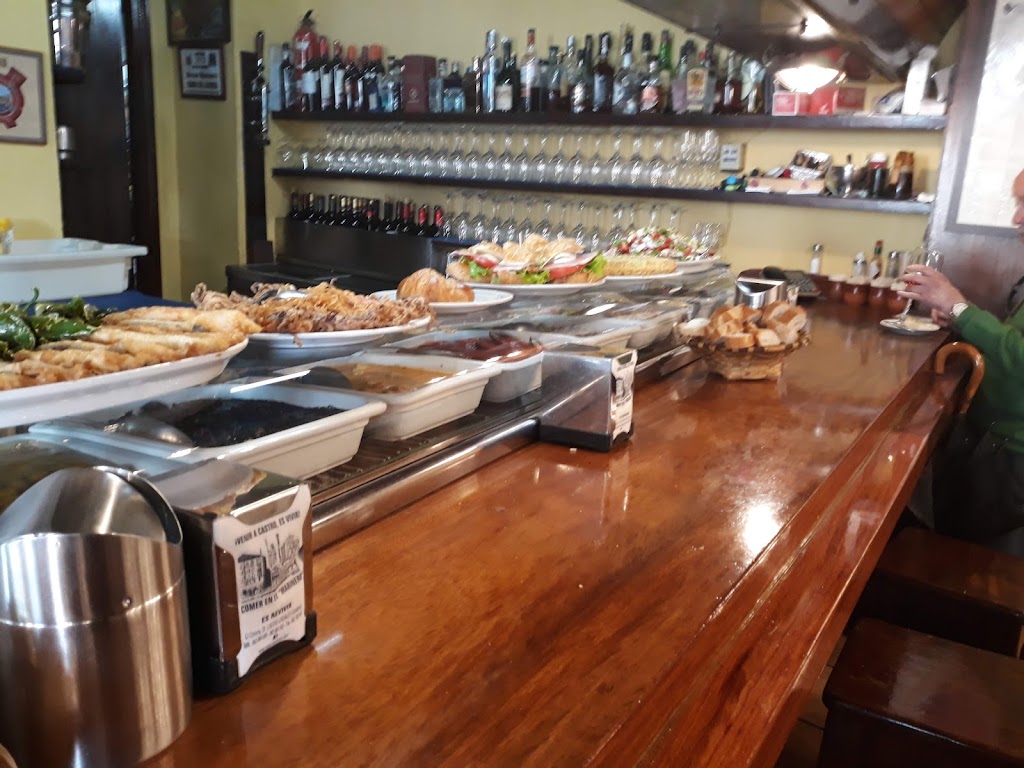 Meson El Marinero — Comida y bebida