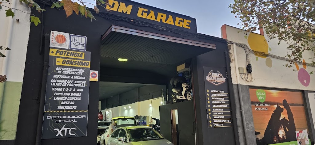 DM GARAGE — Exterior