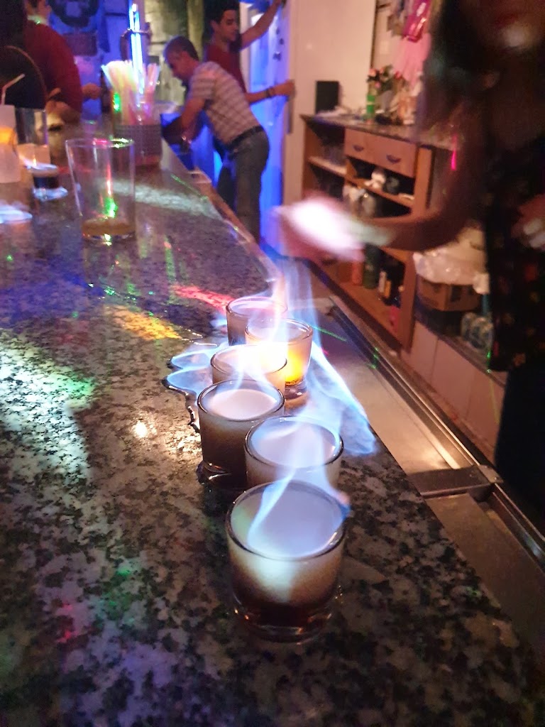 Bar 14 — Comida y bebida