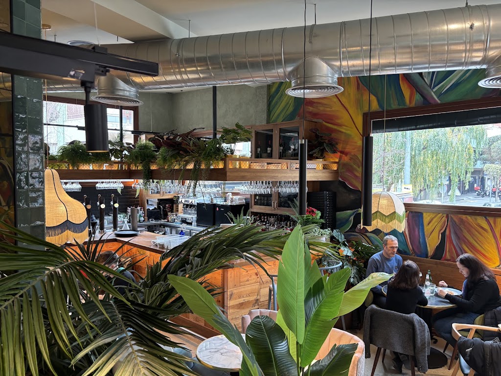 V Modern Italian Sant Cugat — Ambiente