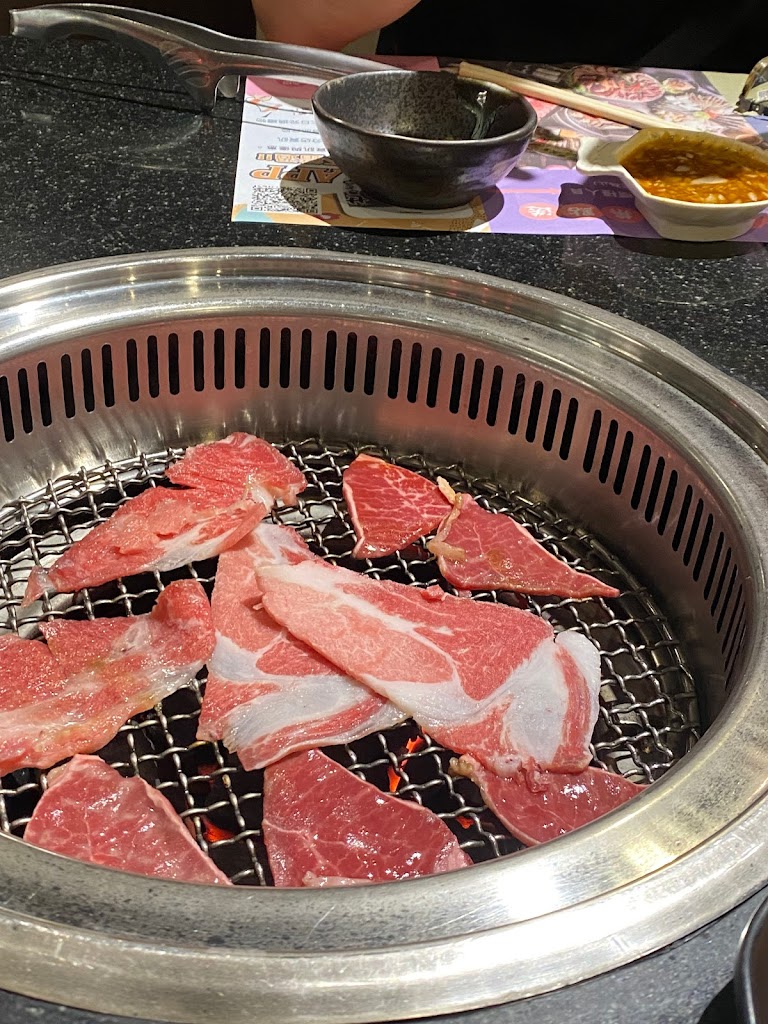 石頭燒肉火鍋日本料理吃到飽 的照片