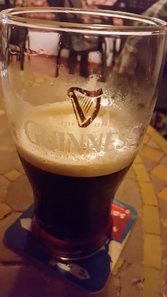 Pub La Anepa — Comida y bebida