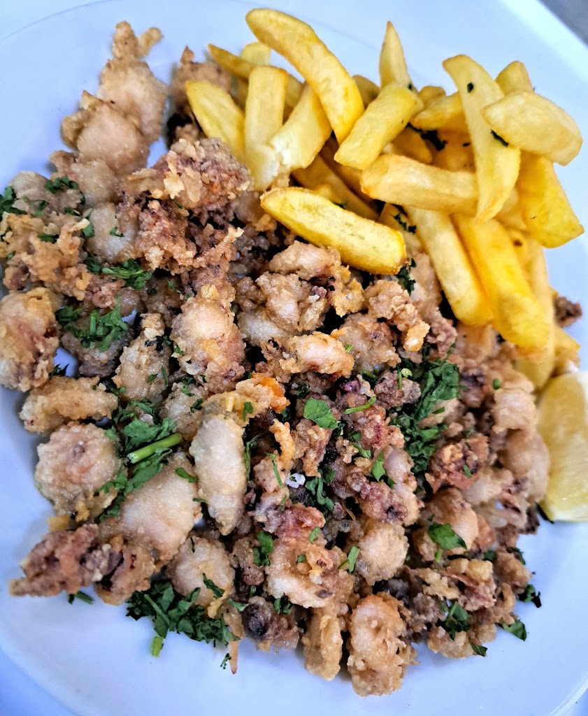 Chencho's Bar Las Palmas — Comida y bebida