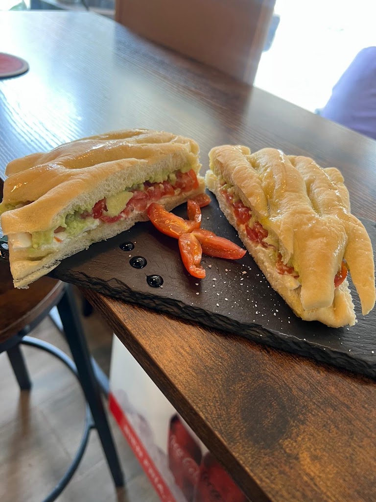 Mogali' Bar & Italian winery — Del propietario