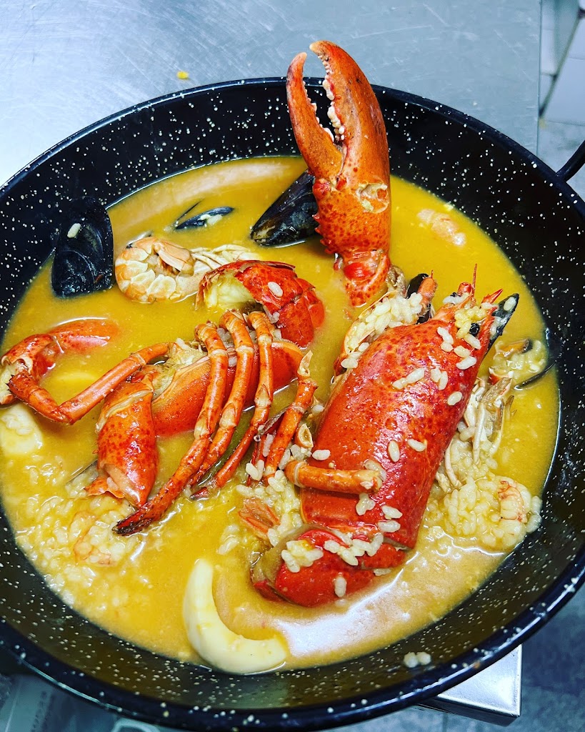 La Dorada Bar Restaurante — Comida y bebida
