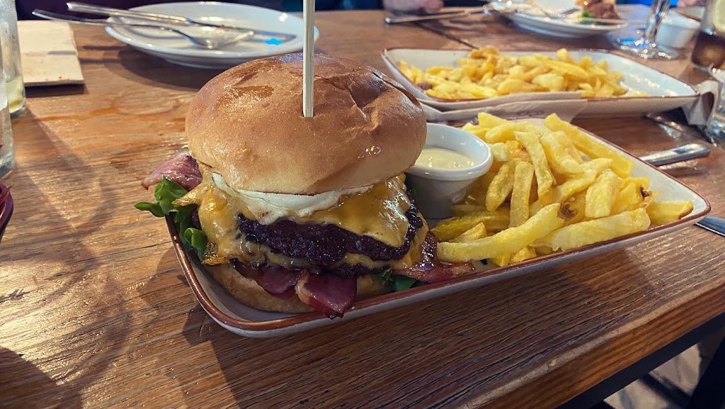 Bar El Graduado — Comida y bebida