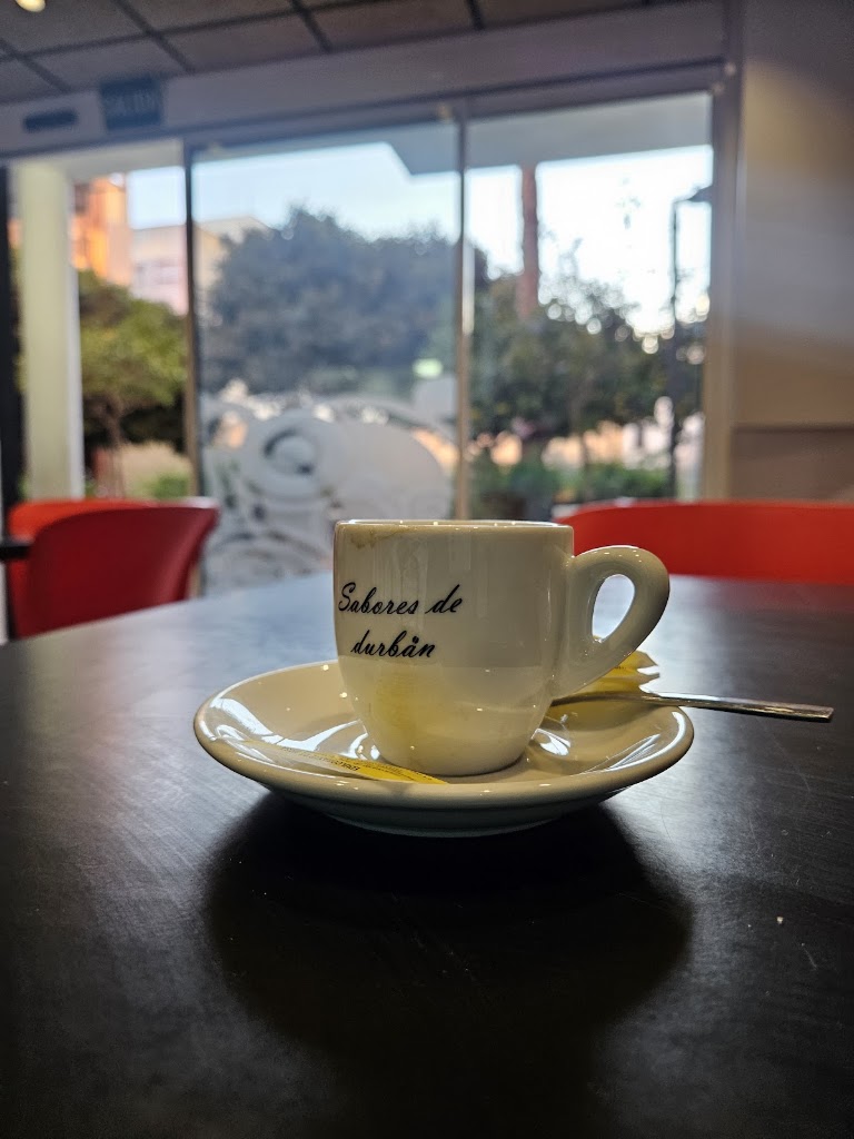 Adog Cafe — Comida y bebida