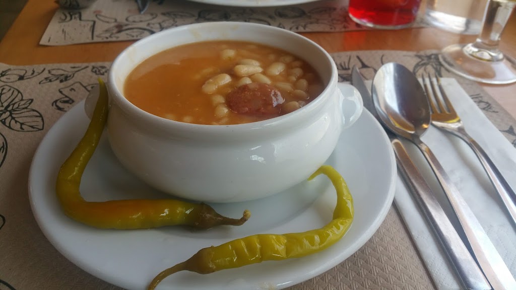 Bar Alcala Cafe — Comida y bebida