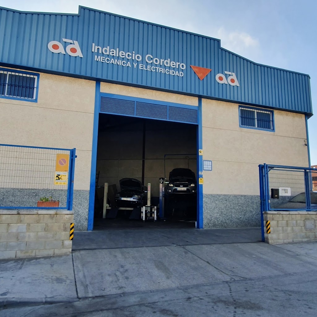 Taller Indalecio Cordero Dorado — Del propietario