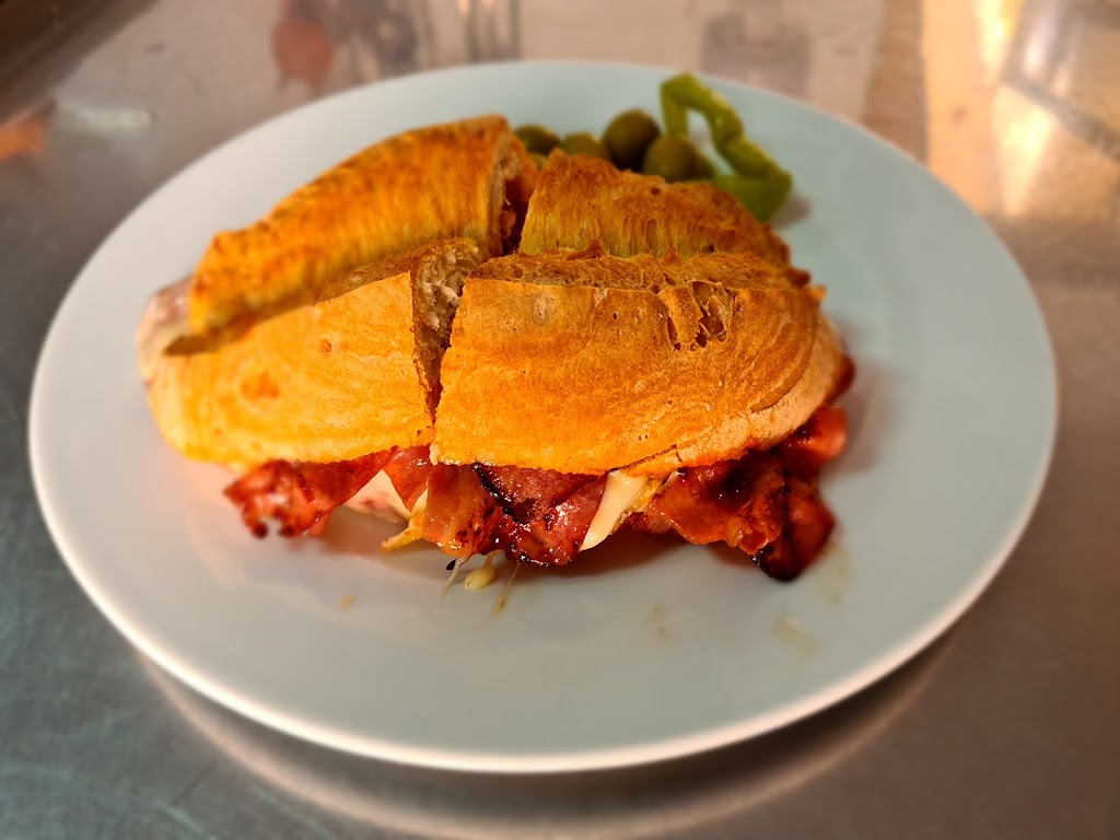 NOU CA'N NADAL — Comida y bebida