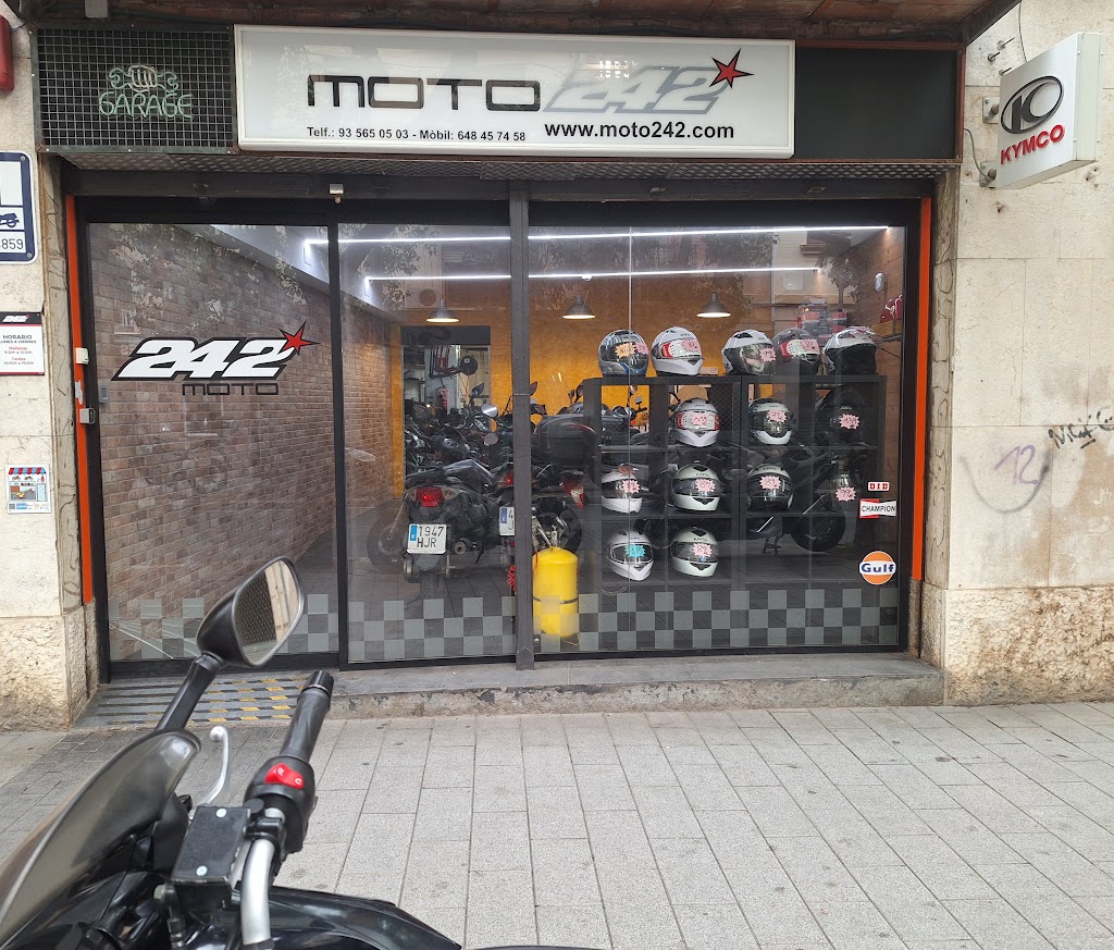 Moto 242 — Exterior