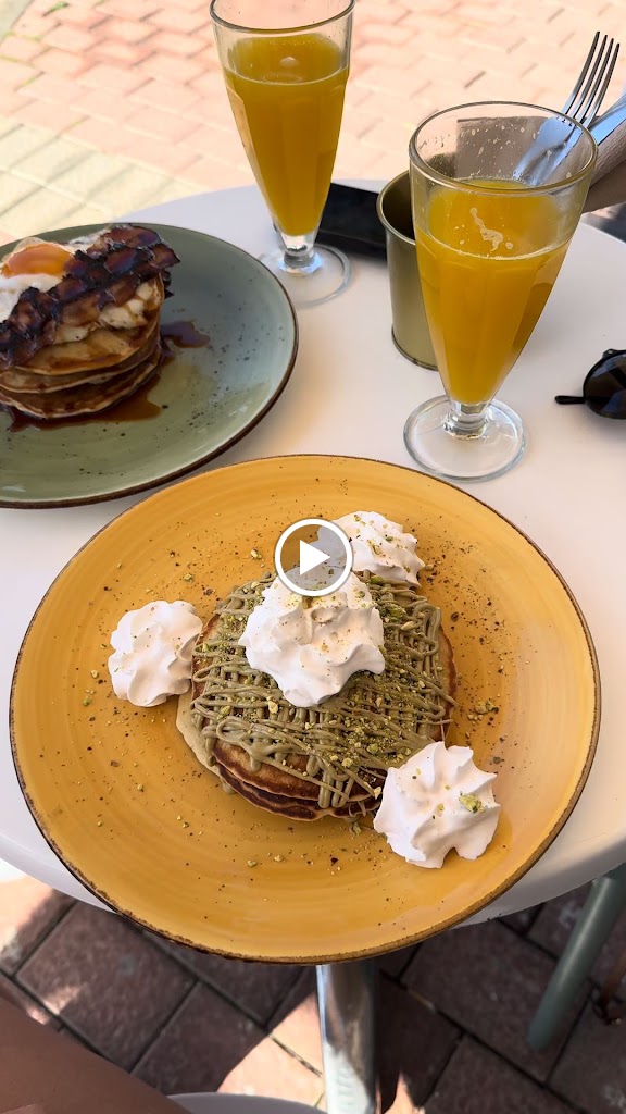 Cafeteria Creperia La Rotonda — Videos