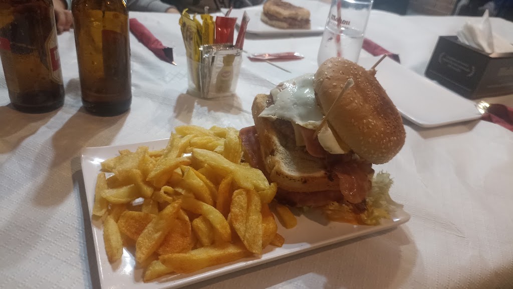 Cafeteria Avenida — Comida y bebida