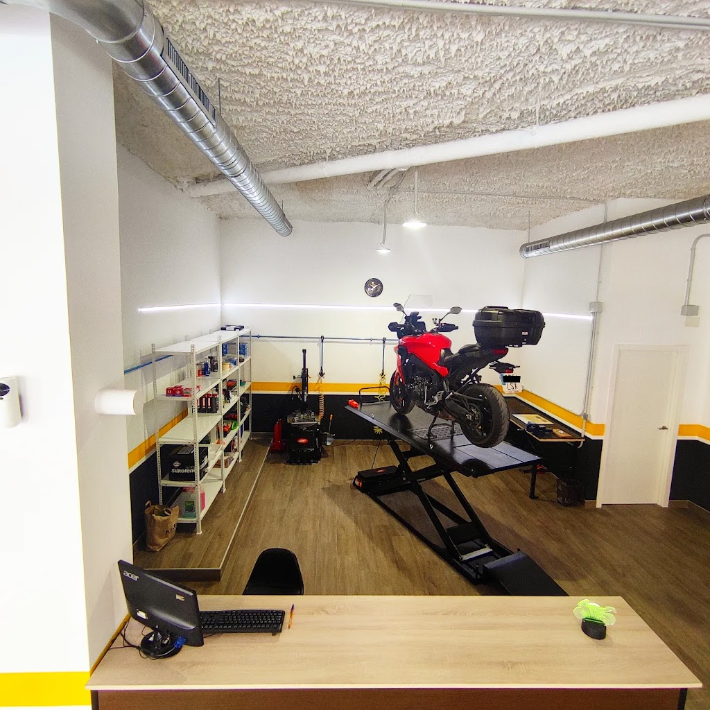 Baika Moto Valencia | Taller de reparacion y venta | Agente Honda, Kawasaki y Kymco — Interior
