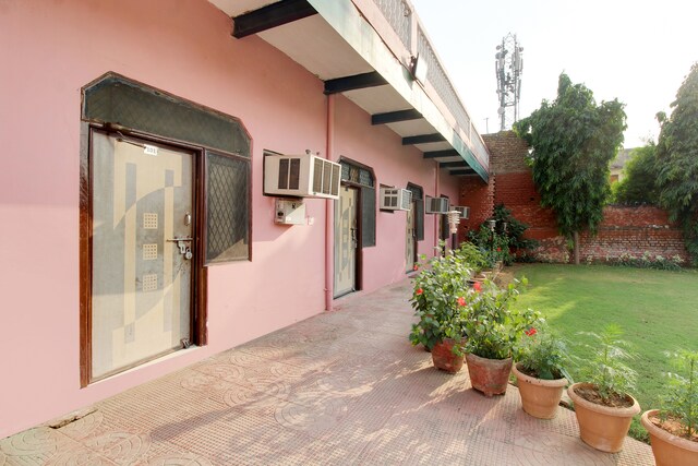 Oyo 62995 Royal Hotel Farms