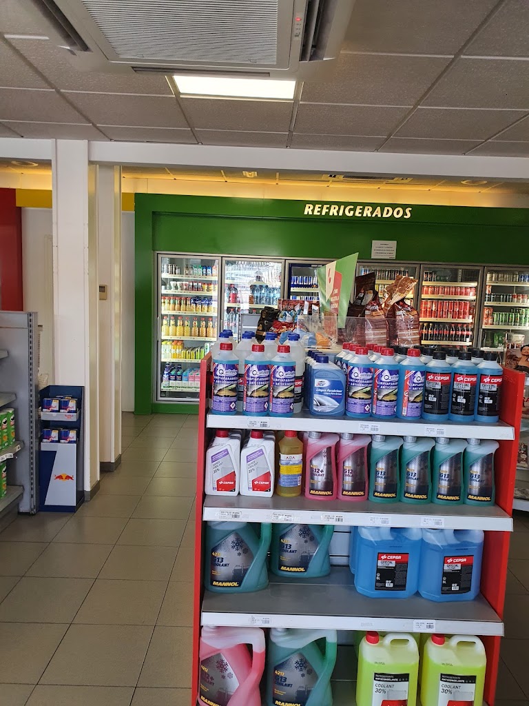 Estacion de servicio Cepsa — Interior
