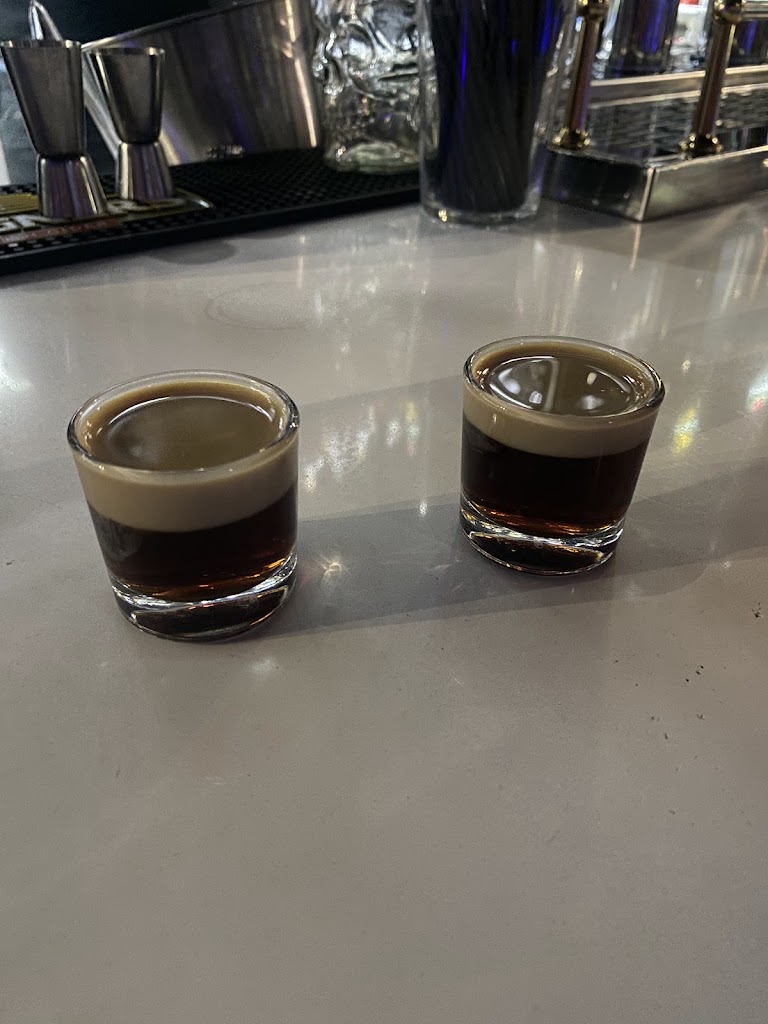 Hayes gin & cocktail bar — Comida y bebida