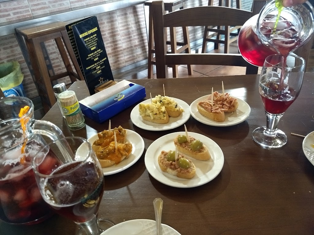 Cafe - Bar Flandes — Comida y bebida