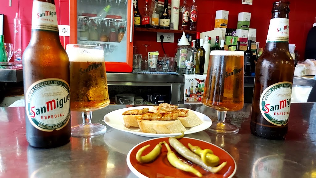 Bar Hermanos Moron — Comida y bebida