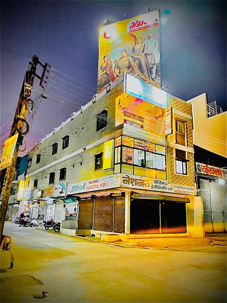 Paras Hotel And Restaurant