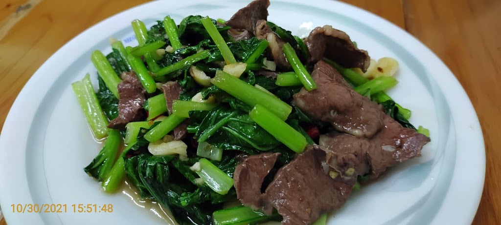 信宏溫體牛肉湯 (炒牛肉 滷三寶 麻油心肝 招牌魯肉飯) 的照片