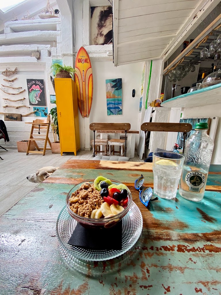 STOKED SURFBAR — Comida y bebida
