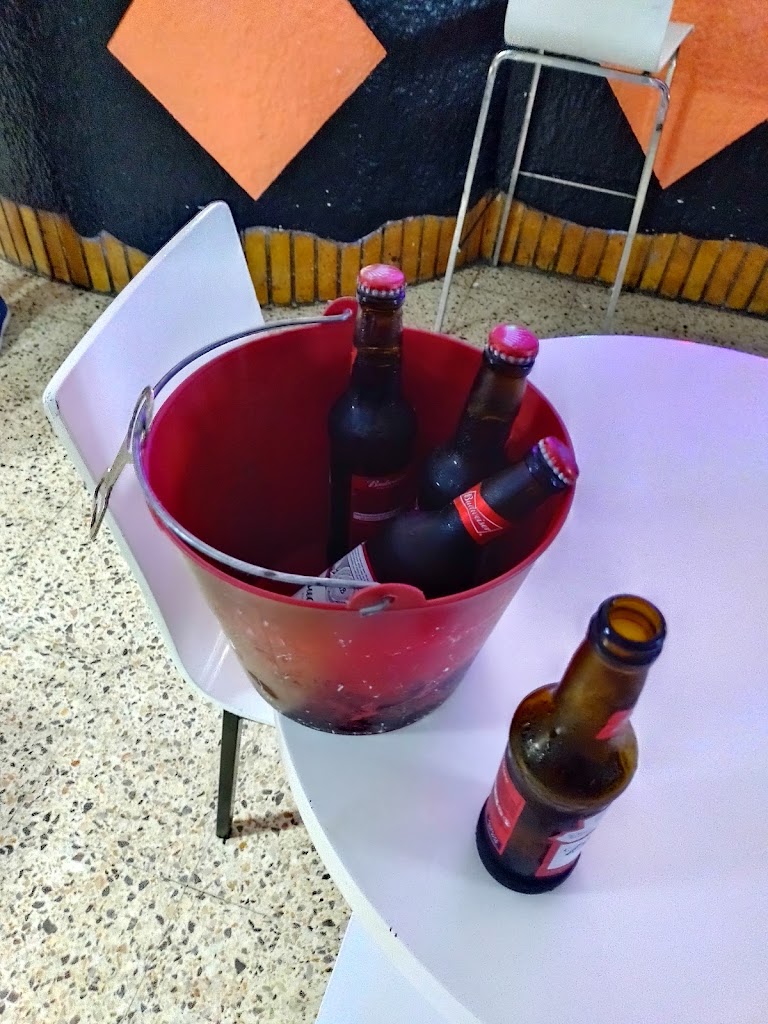Bar Nuevo Encuentro 1 — Comida y bebida
