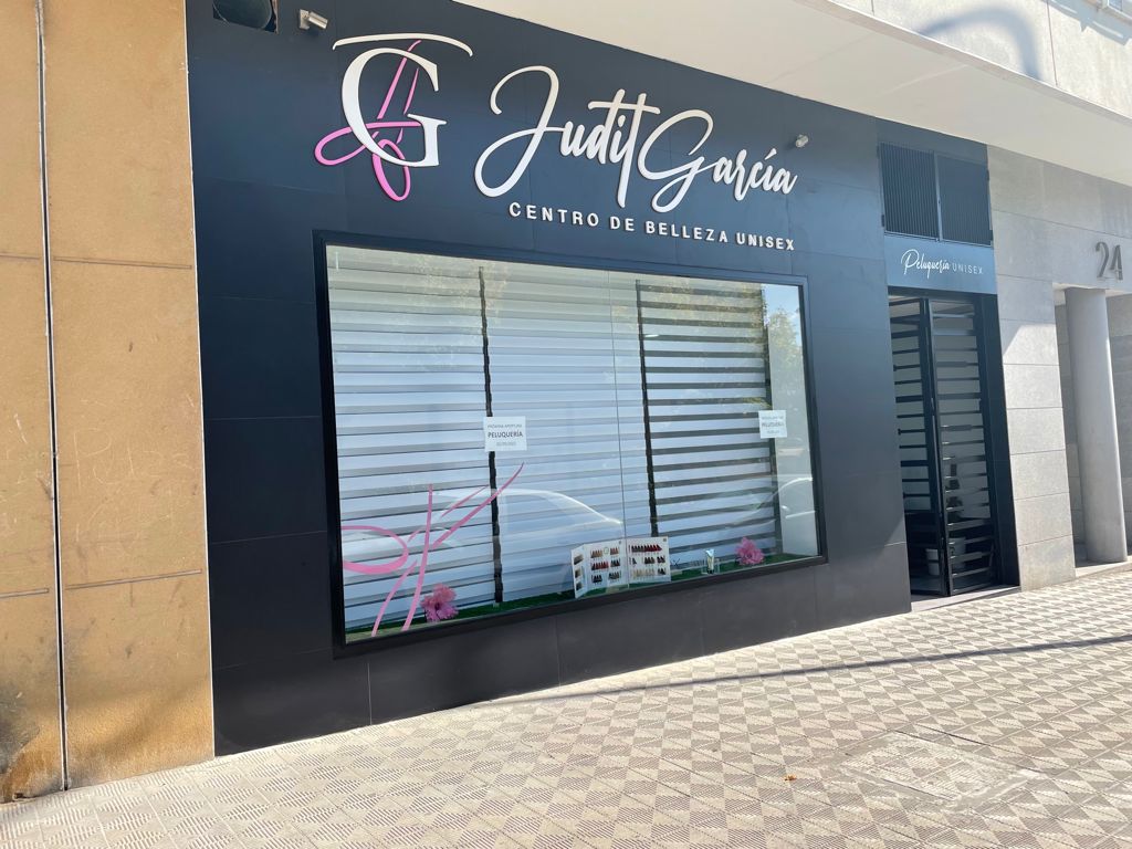 Judit Garcia centro de belleza unisex peluqueria — Exterior
