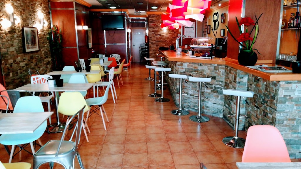 Cafe Bar Tertulia — Ambiente