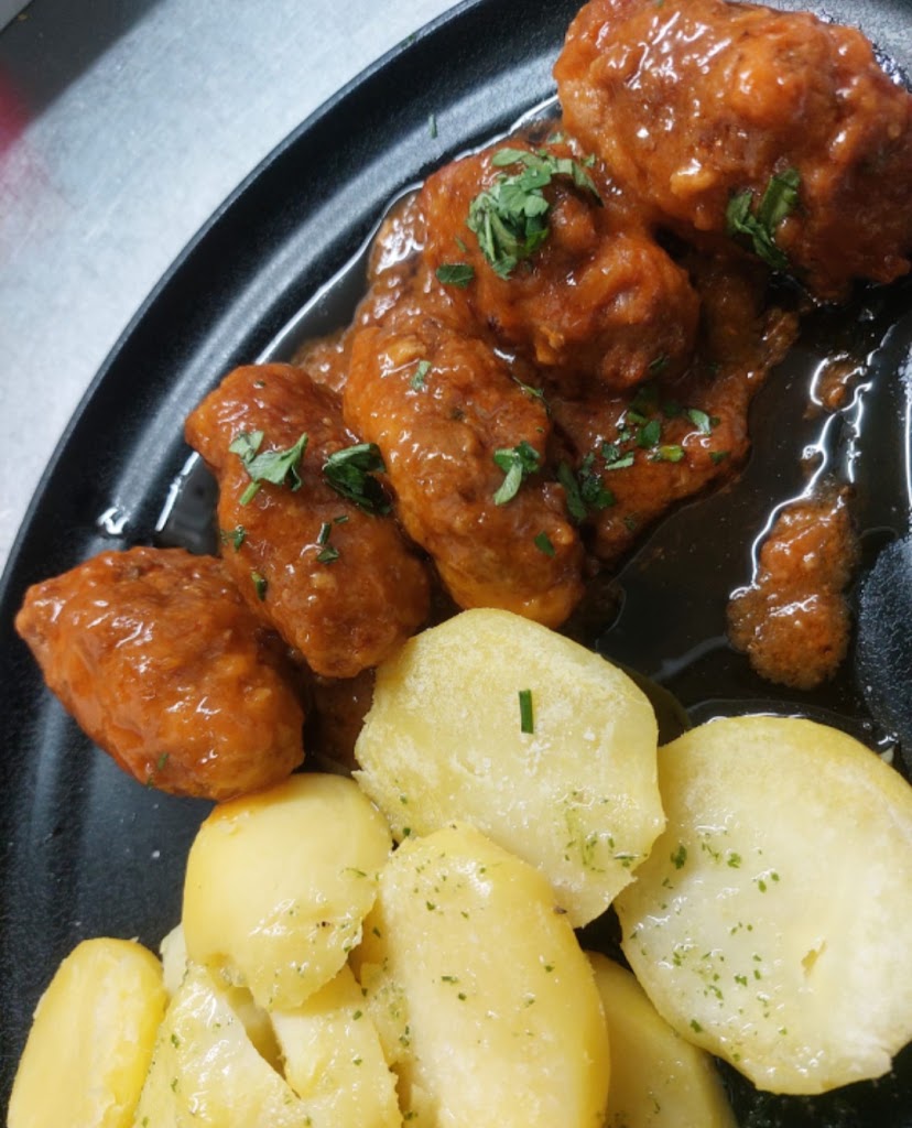 Cerveceria La Bohemia — Comida y bebida