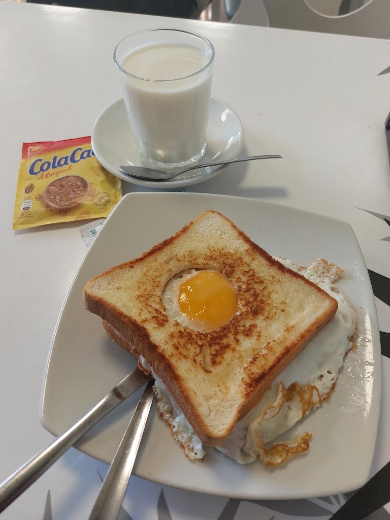 Cafeteria La Casita de Chocolate — Comida y bebida