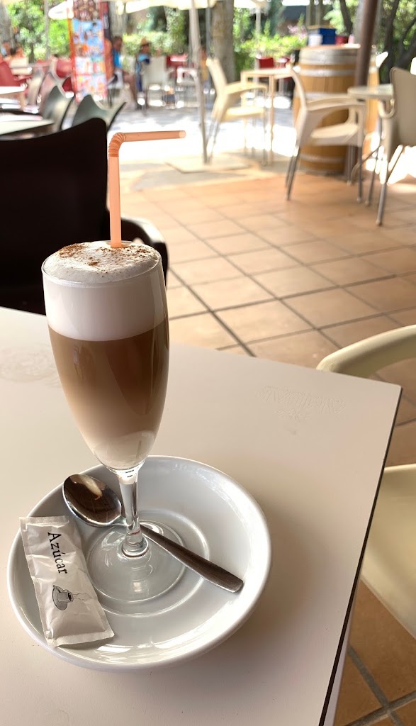 Bar de la piscina de El Guijo — Comida y bebida