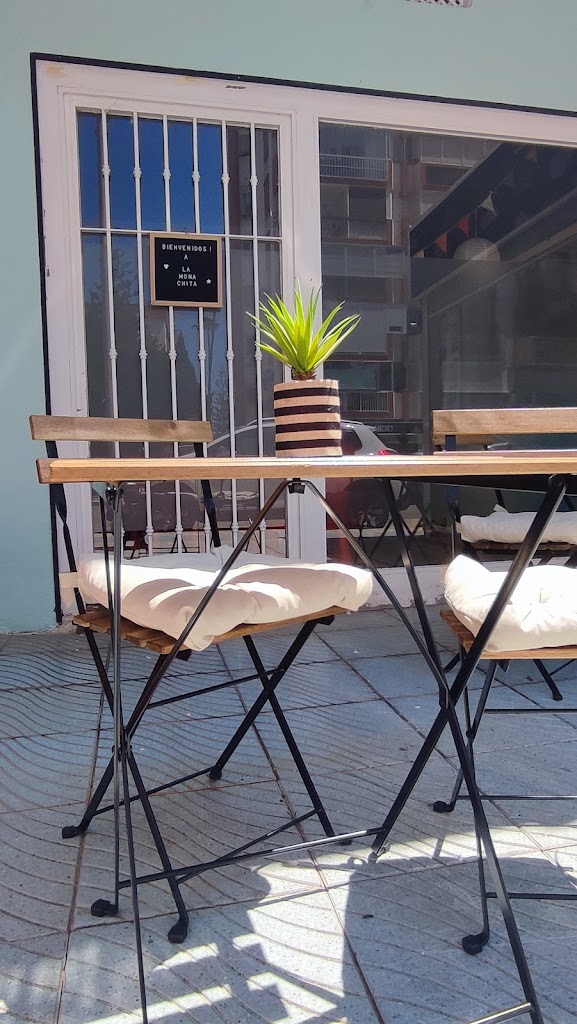 La mona chita cafe