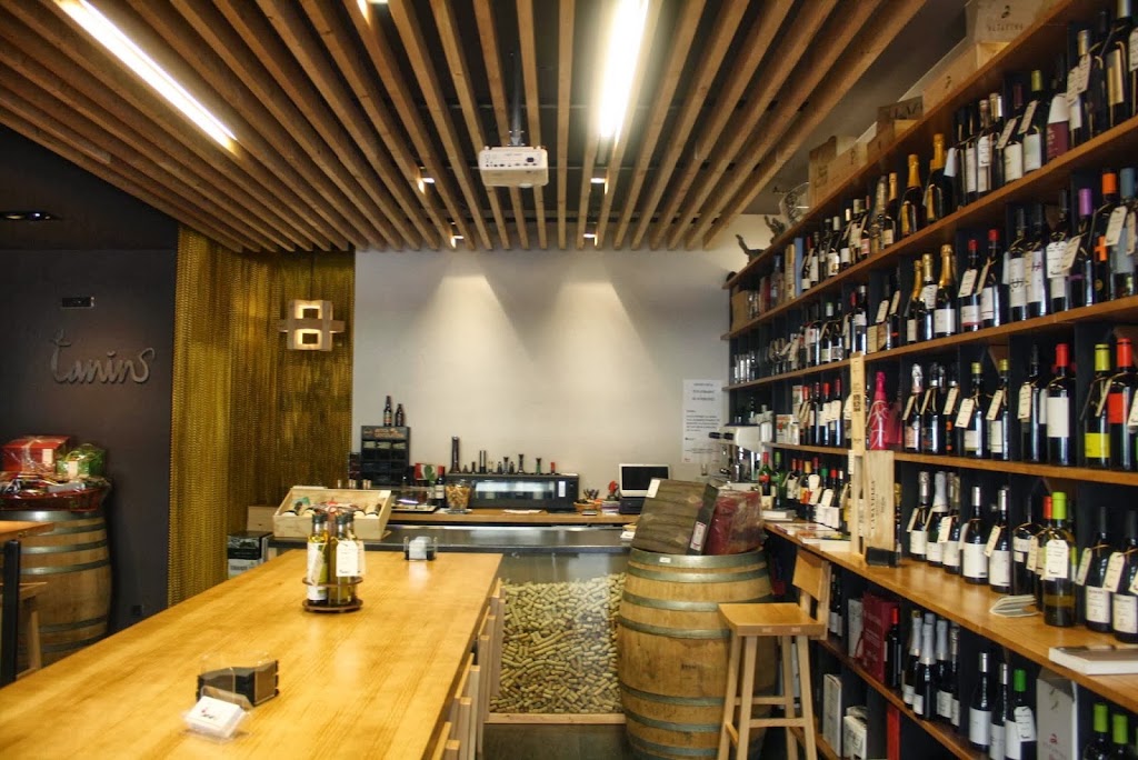 TANINS - VINS A MOSSOS — Ambiente