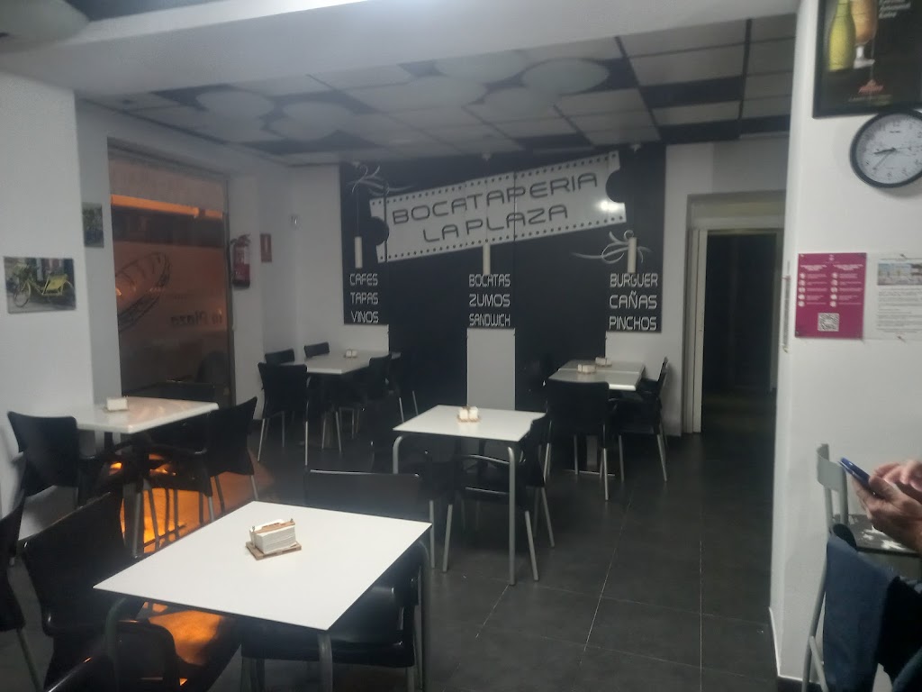 Bocataperia La Plaza — Ambiente