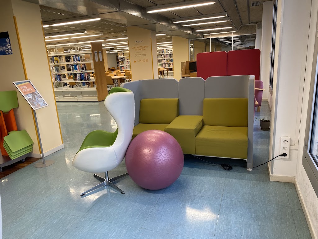 CRAI Biblioteca del Campus Bellvitge Universitat de Barcelona UB — Del propietario