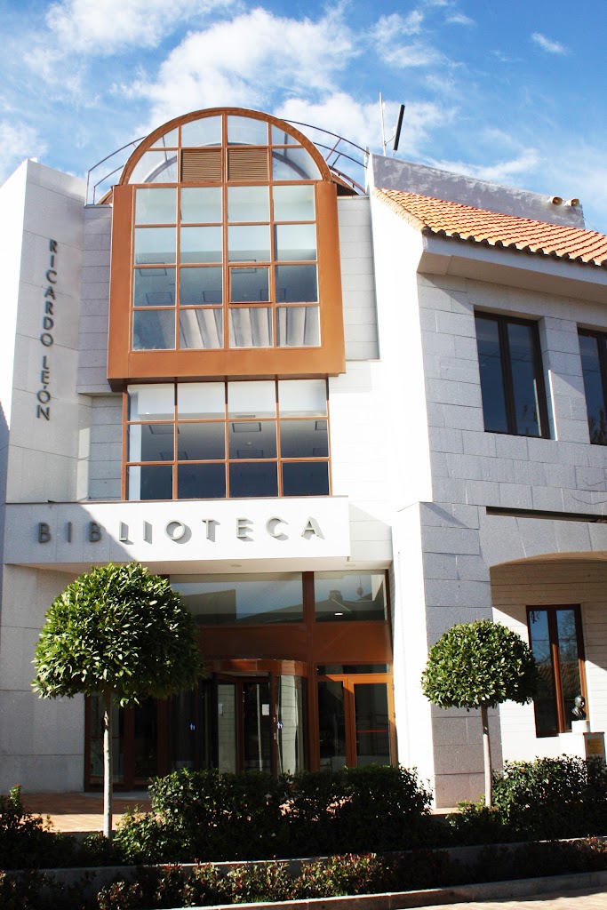 Biblioteca Municipal "Ricardo Leon" — Del propietario