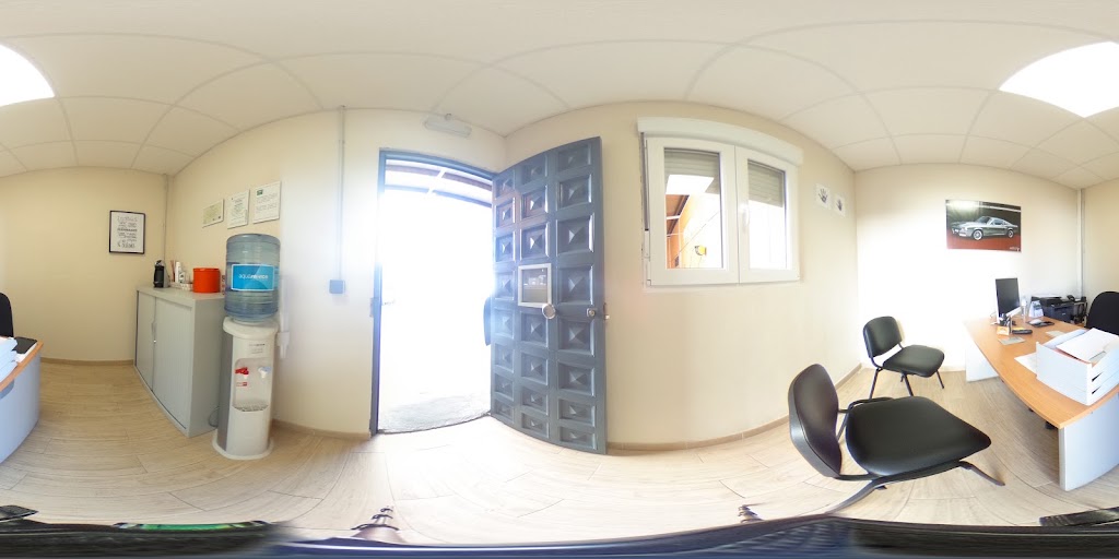 Pit Street Taller Mecanico — Interior