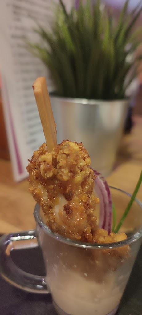Newton Lounge — Comida y bebida