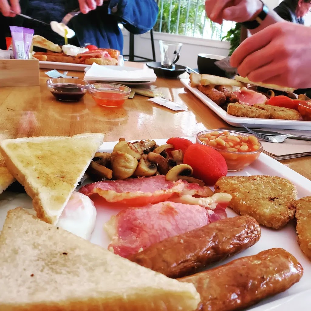 Canela Cafe Bar — Comida y bebida