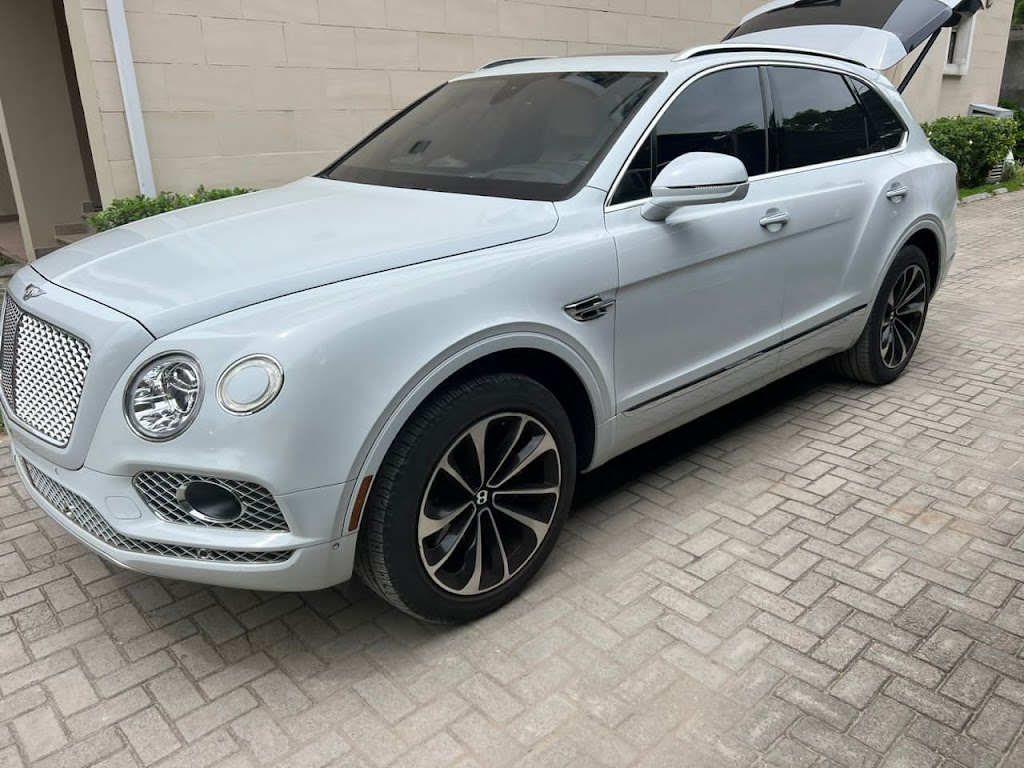 ToTrip Car Rental and Pick Up Services em Lagos