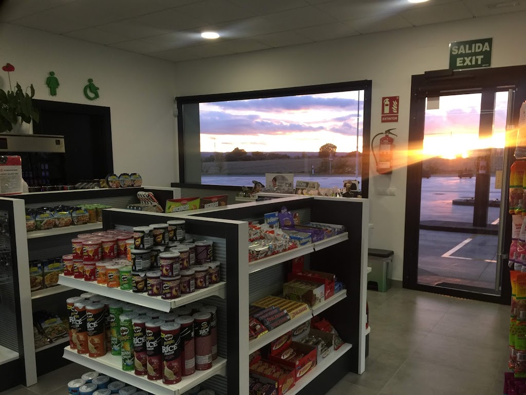 Gasolinera Estacion de Servicio Oruca — Alimento