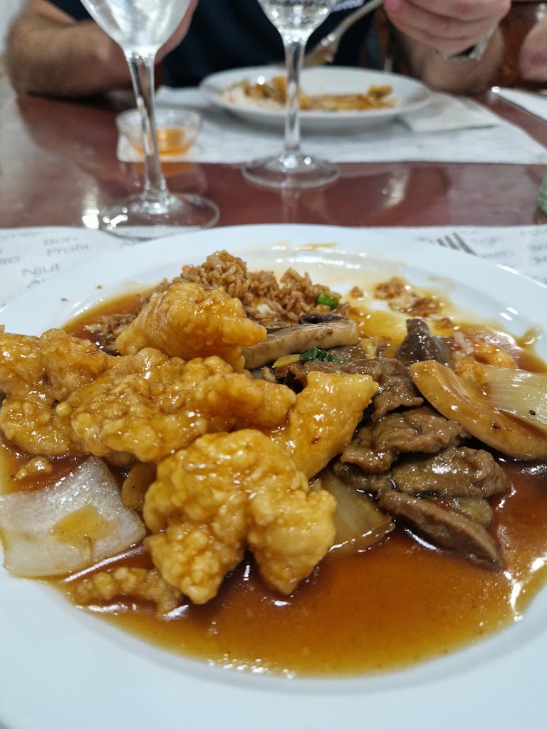 Buffet Jufu Restaurant — Comida y bebida