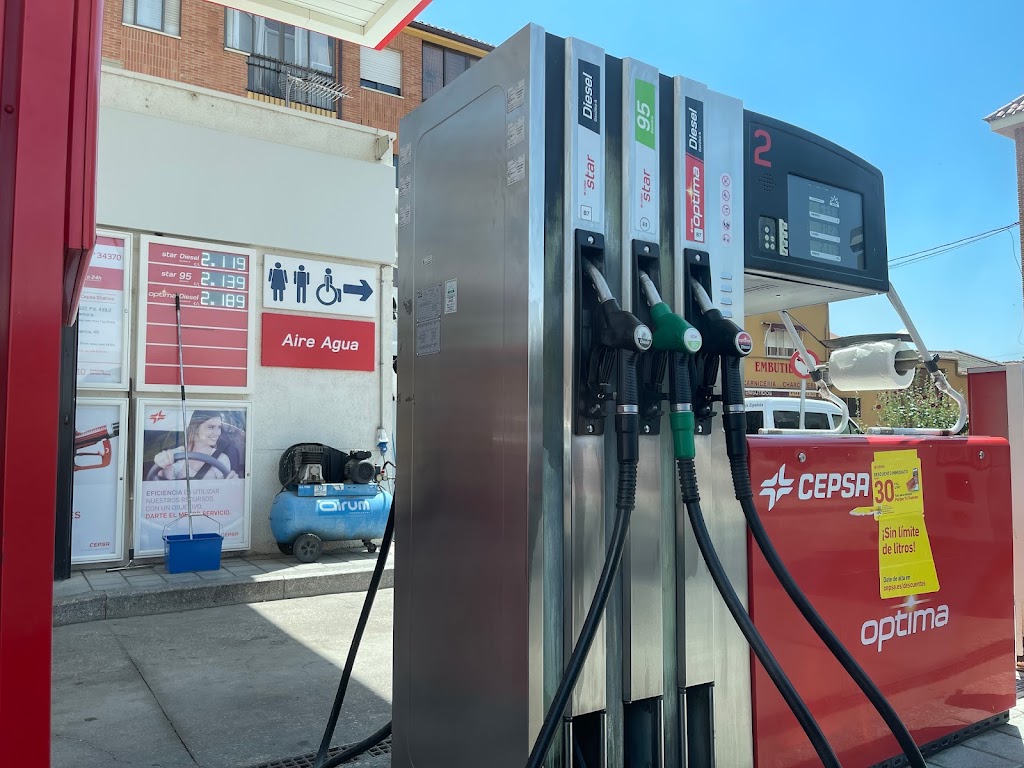 Estacion de servicio Cepsa — Surtidor de combustible