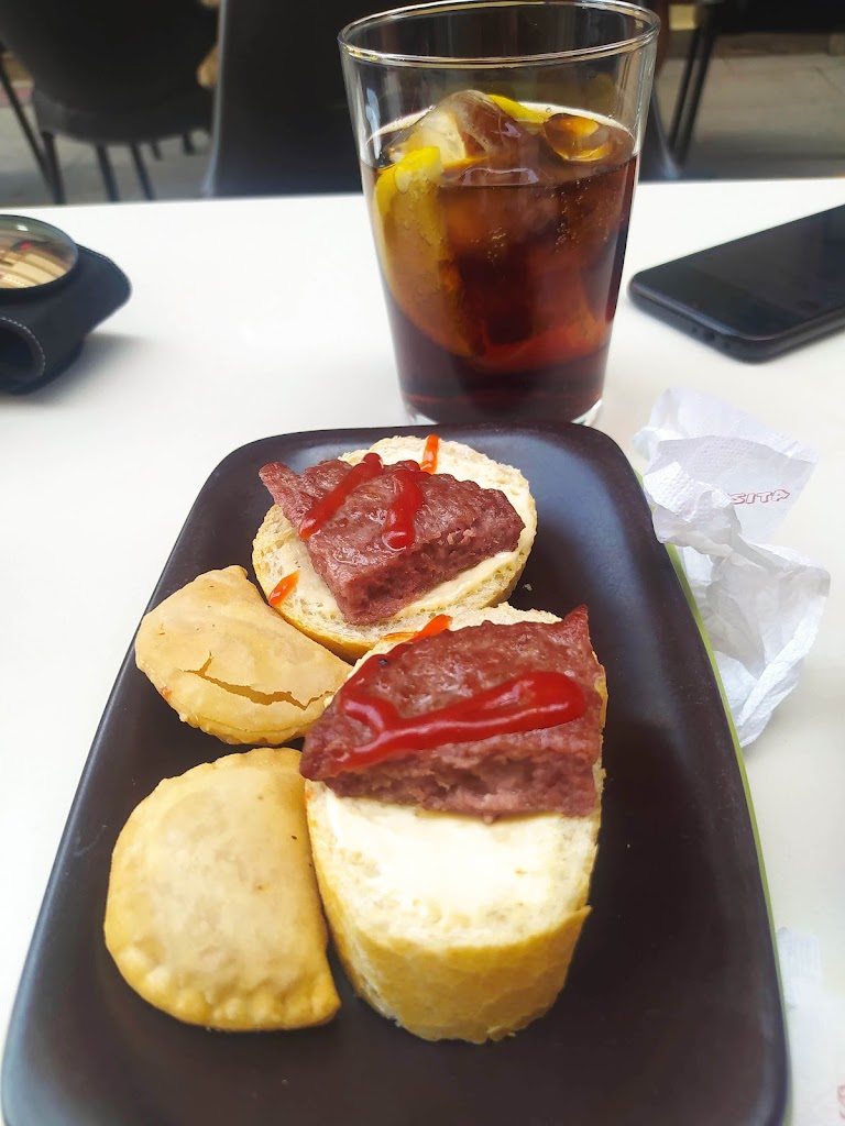 Zabi New Bar. — Comida y bebida